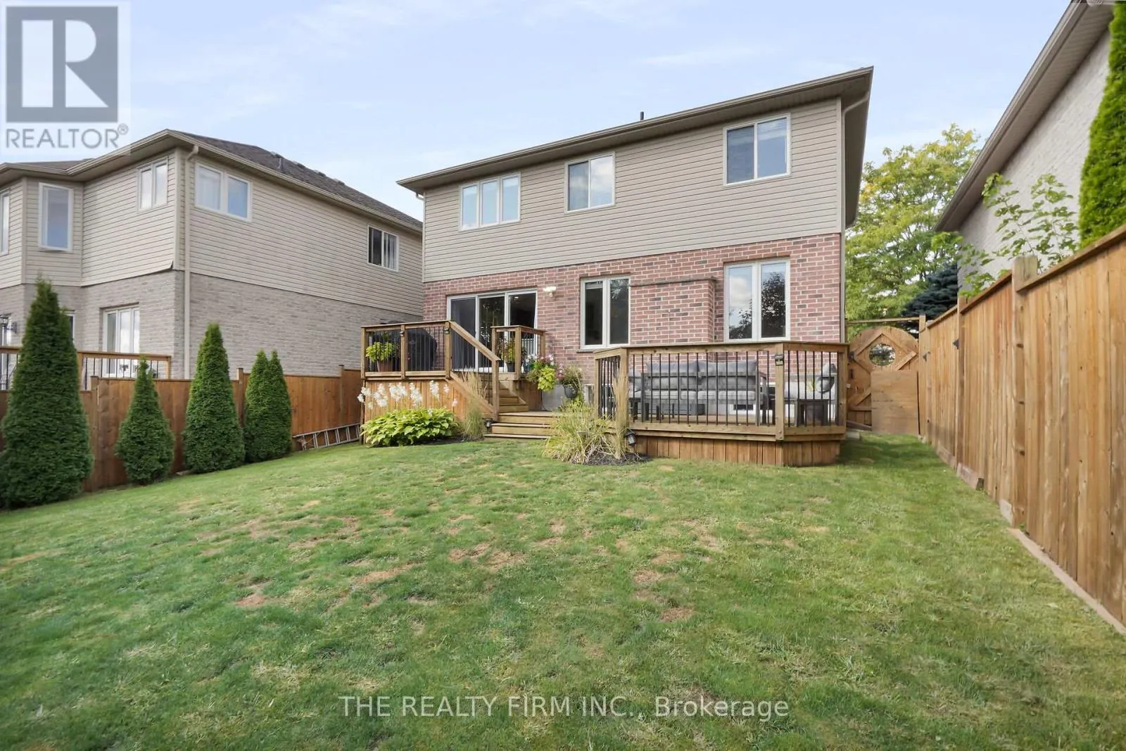 581 CLEARWATER CRESCENT