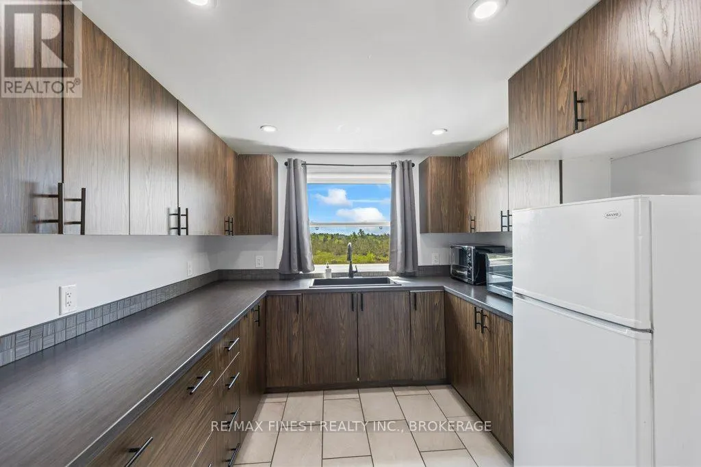 952 COUNTY ROAD 6