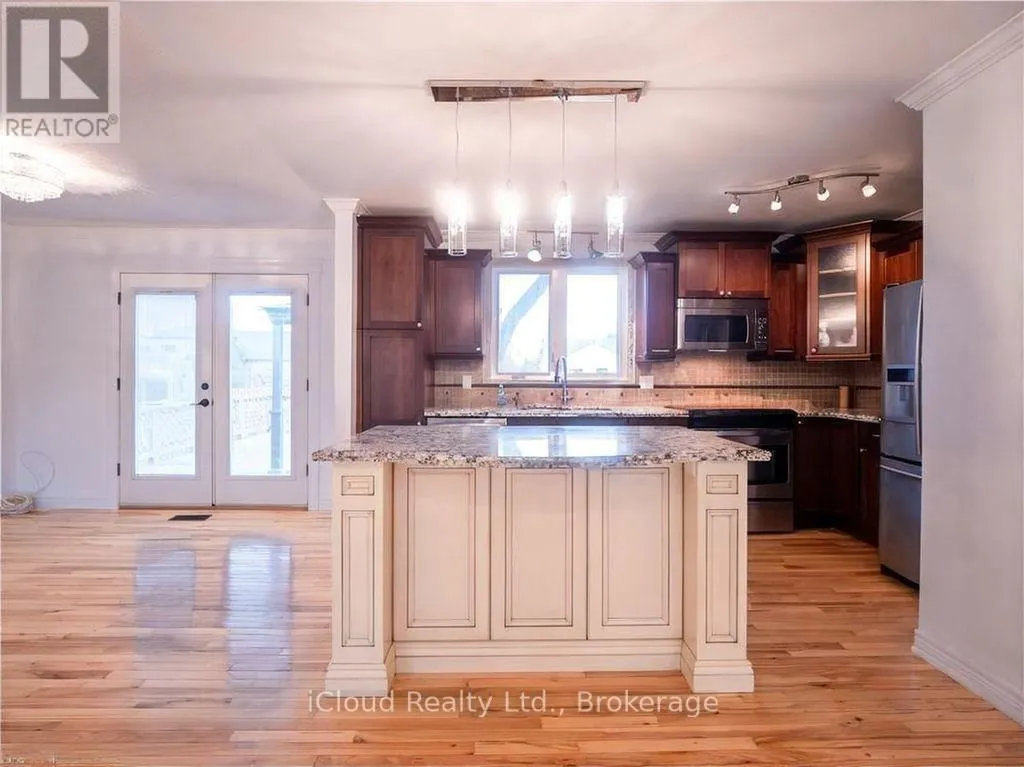 UPPER - 5 ILONA COURT