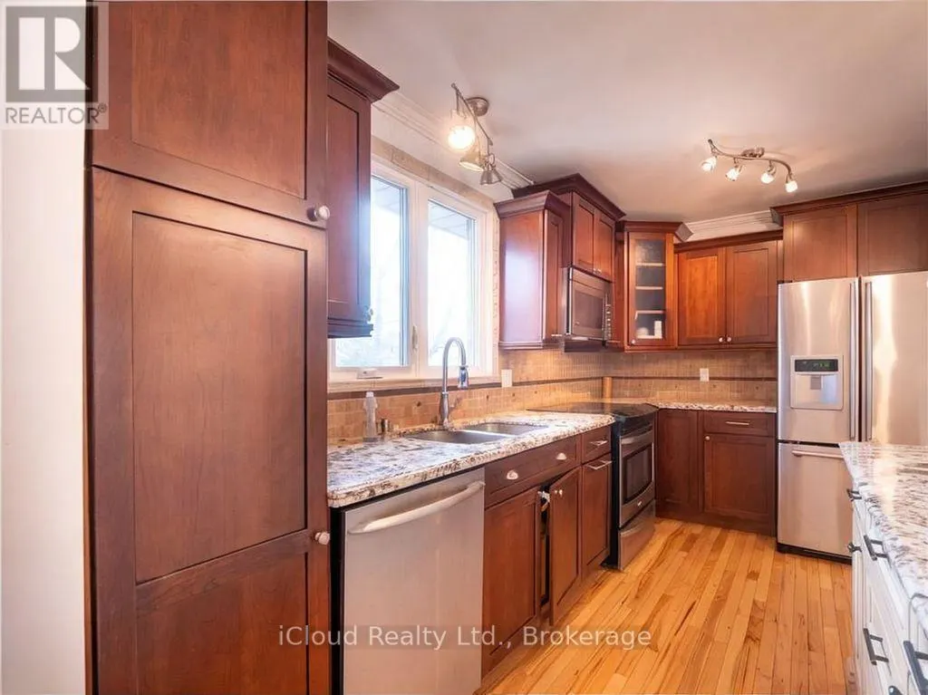 UPPER - 5 ILONA COURT