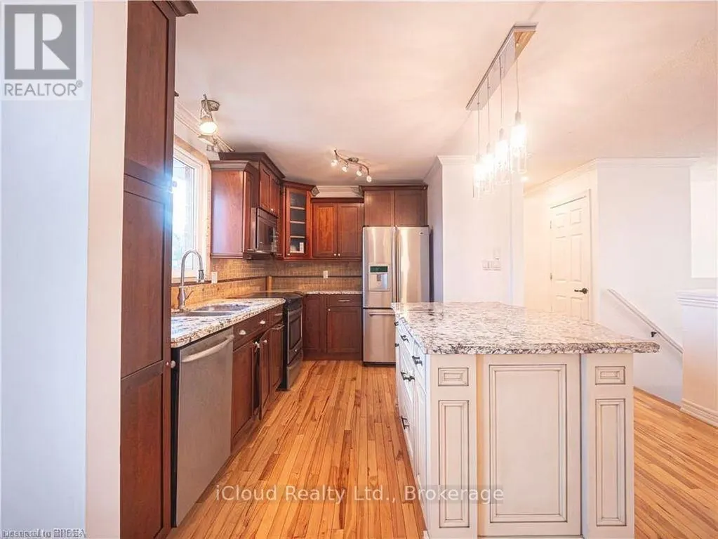 UPPER - 5 ILONA COURT