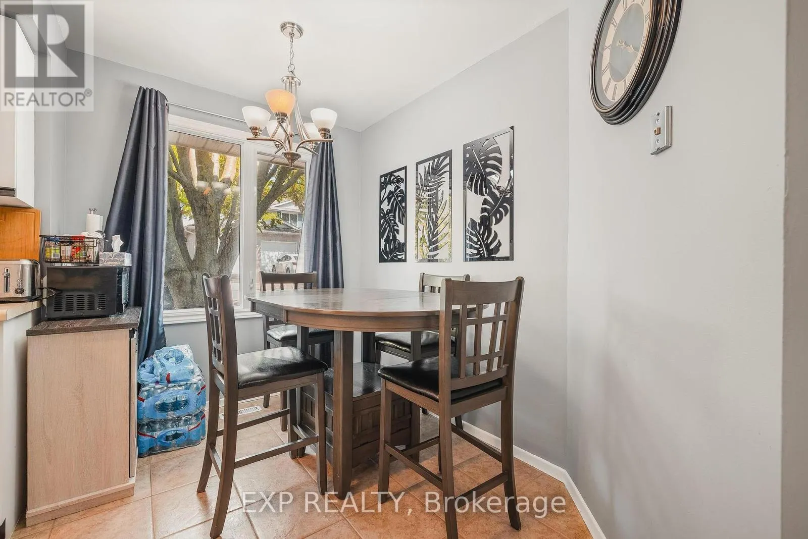 6 - 445 KINGSCOURT DRIVE