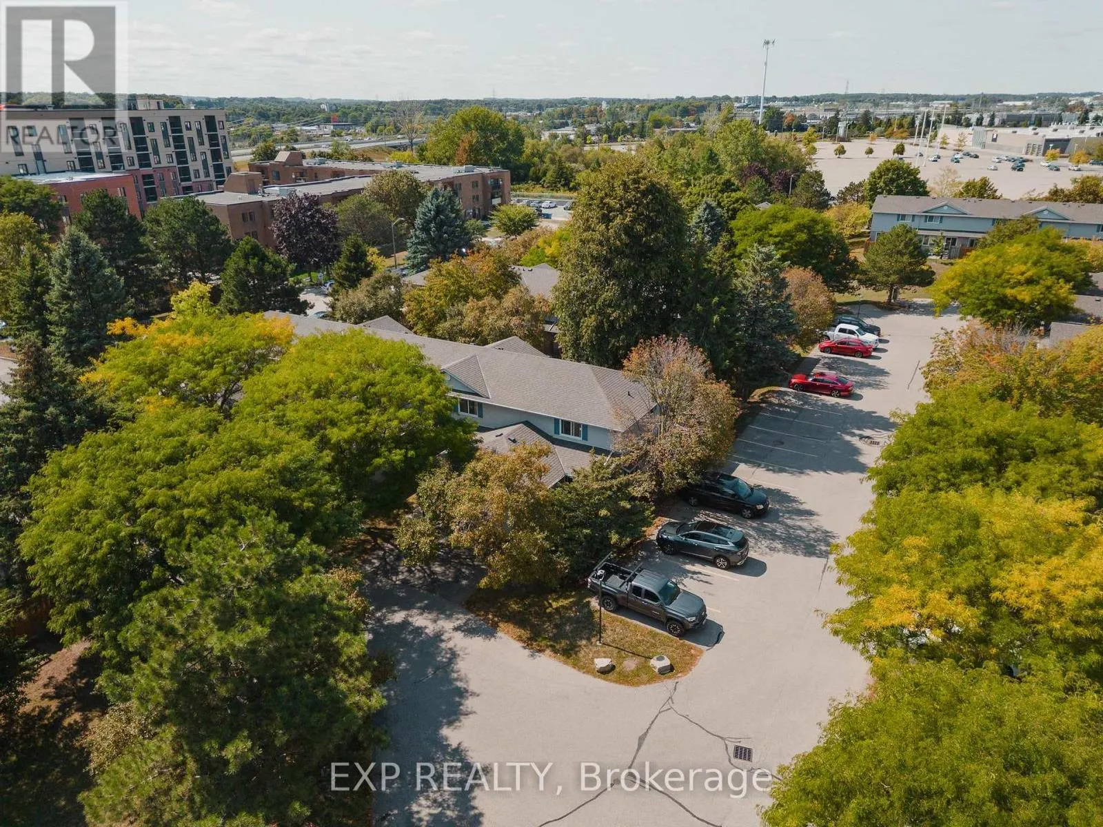 6 - 445 KINGSCOURT DRIVE