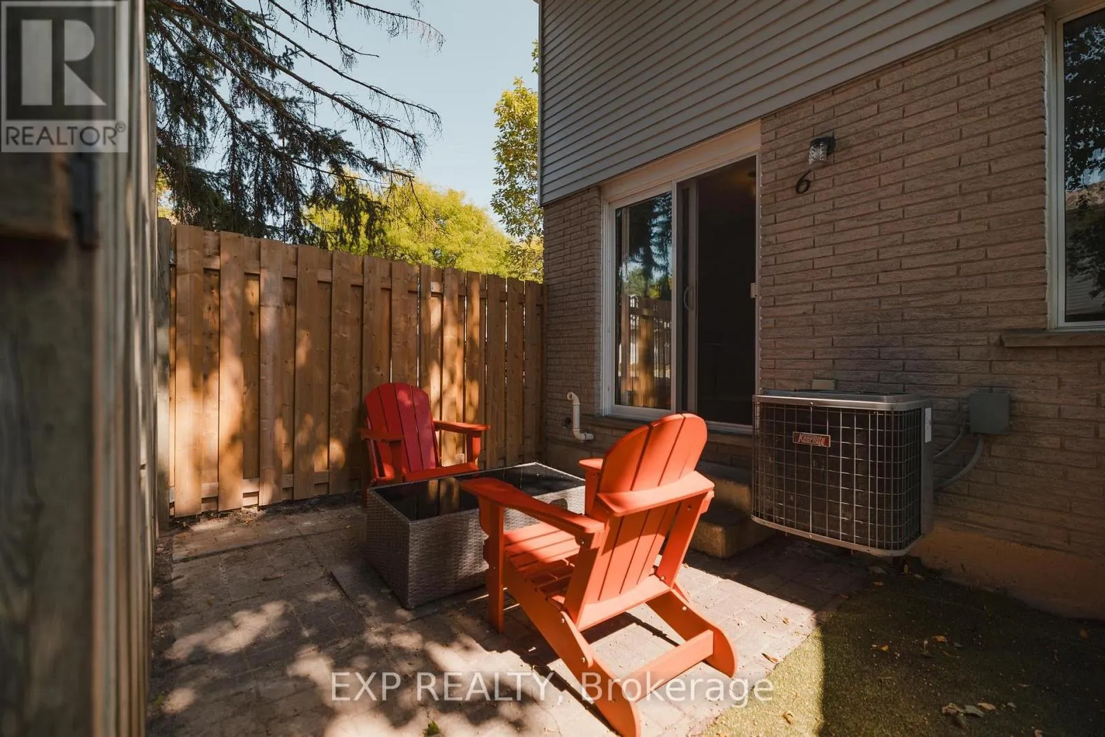 6 - 445 KINGSCOURT DRIVE