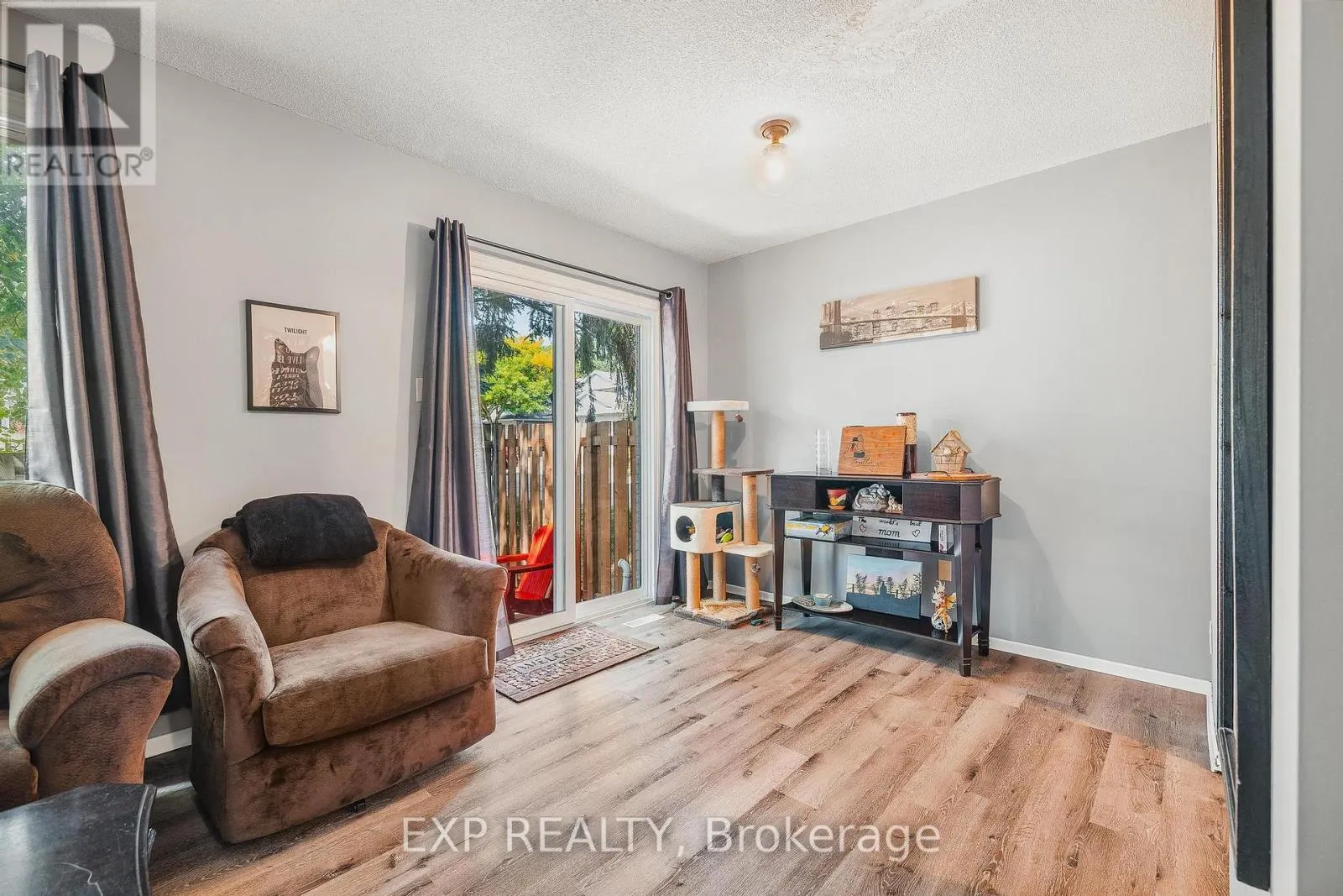 6 - 445 KINGSCOURT DRIVE