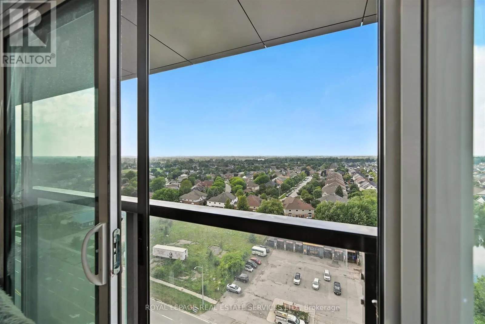 1204 - 460 DUNDAS STREET E