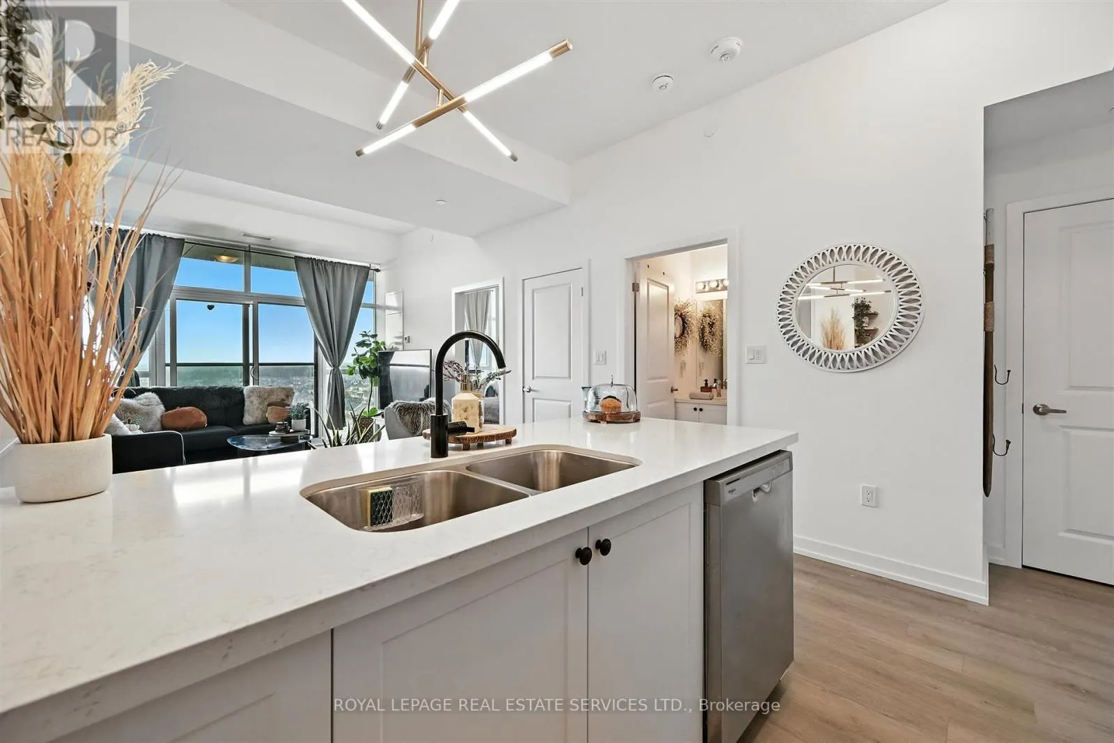 1204 - 460 DUNDAS STREET E