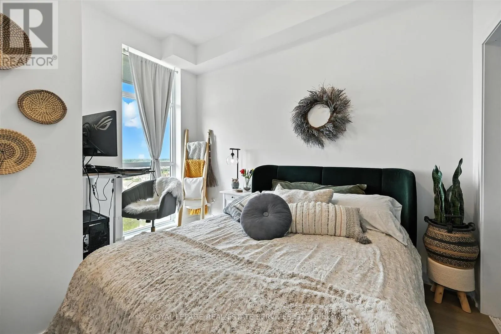 1204 - 460 DUNDAS STREET E
