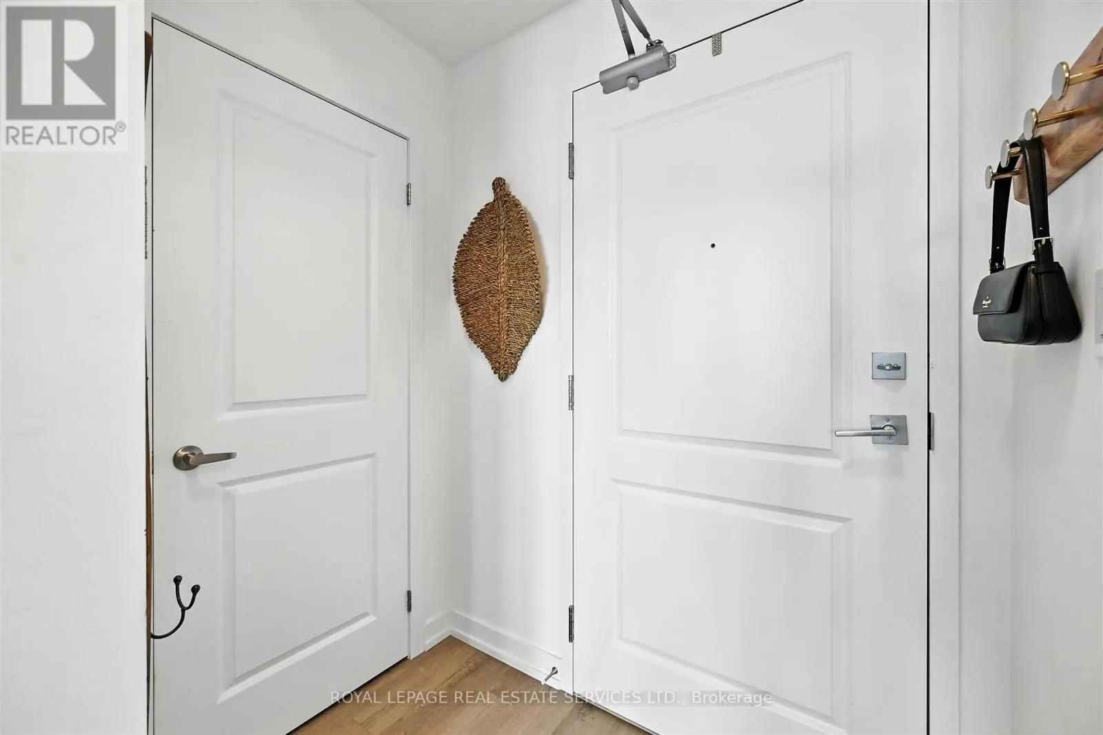 1204 - 460 DUNDAS STREET E