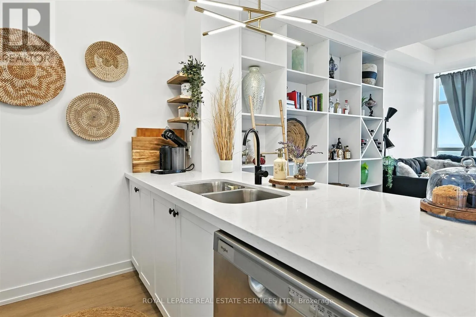 1204 - 460 DUNDAS STREET E
