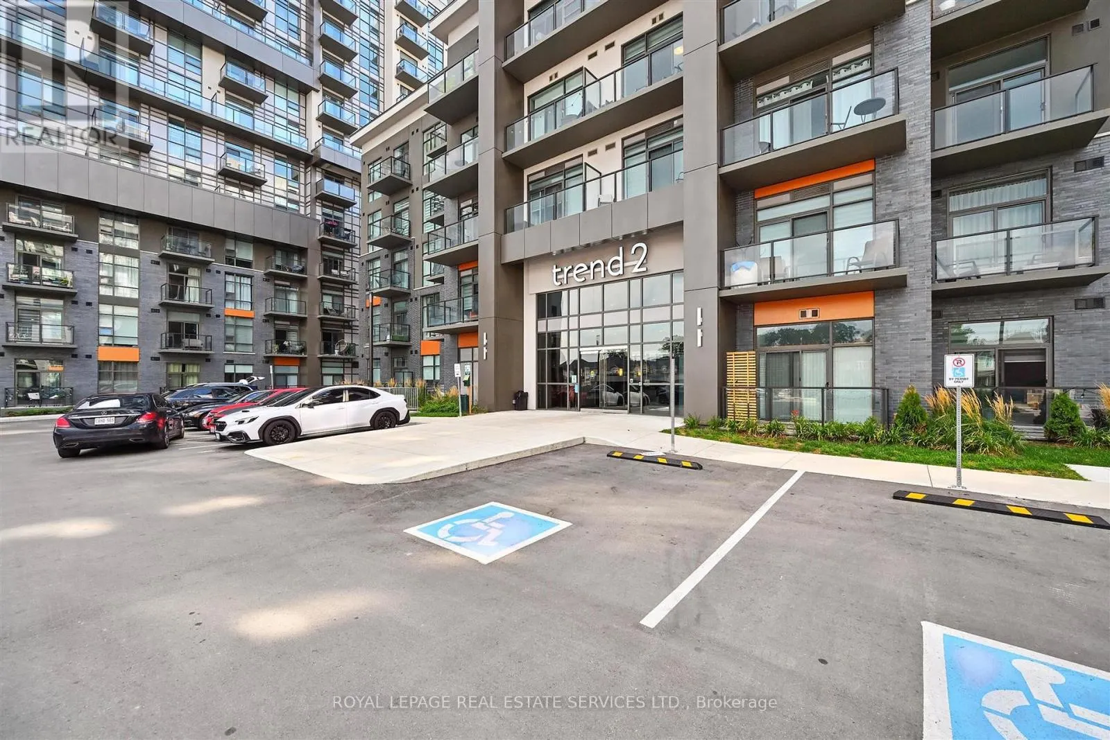 1204 - 460 DUNDAS STREET E