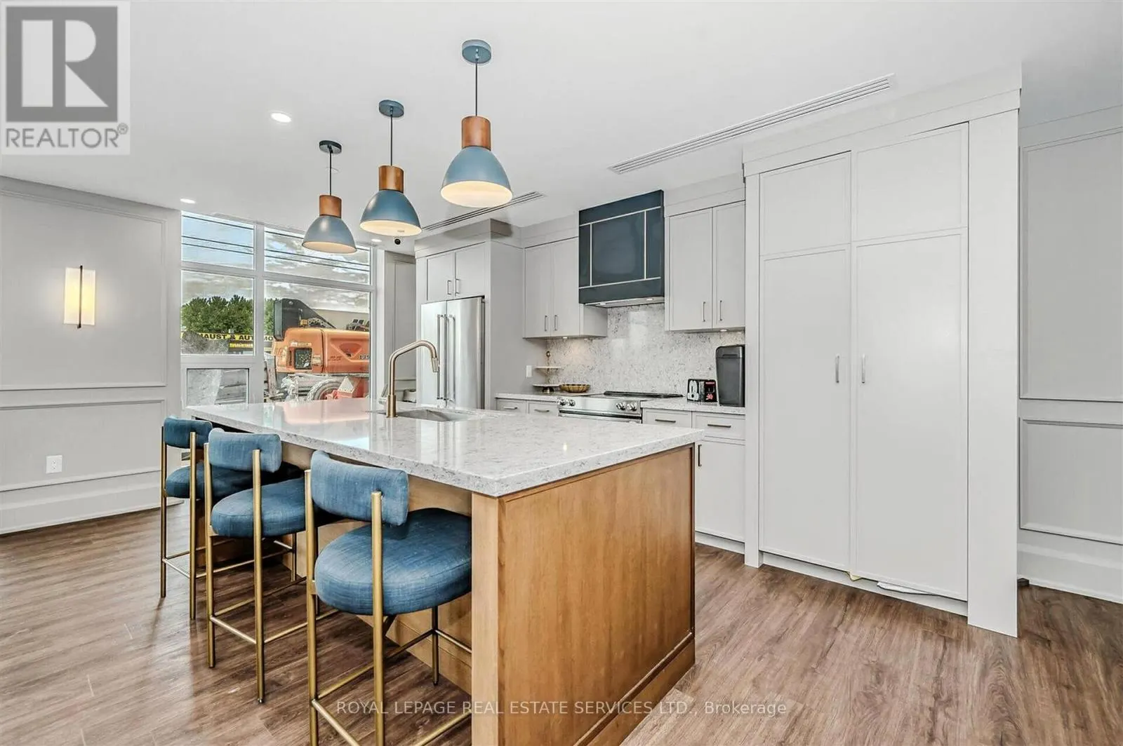 1204 - 460 DUNDAS STREET E