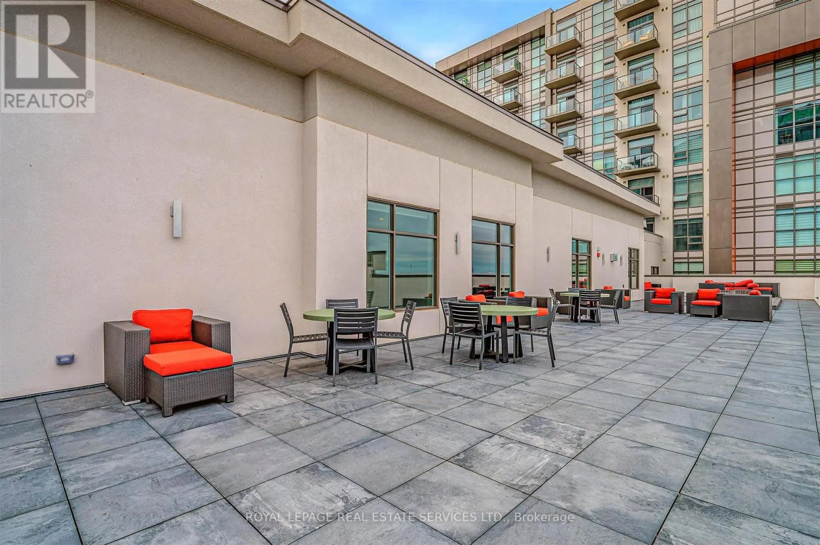 1204 - 460 DUNDAS STREET E