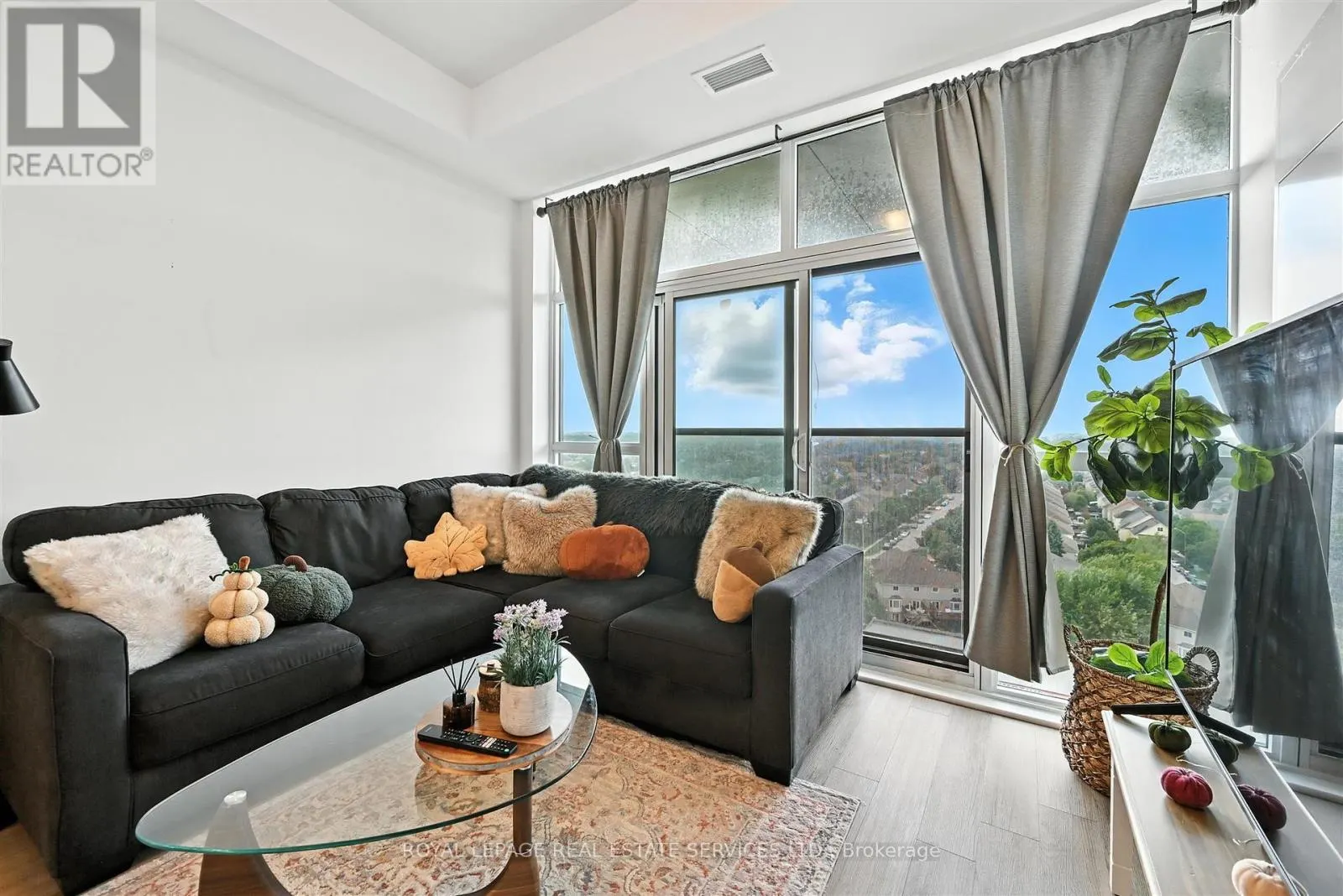1204 - 460 DUNDAS STREET E
