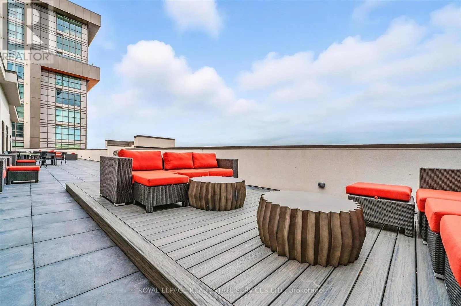 1204 - 460 DUNDAS STREET E