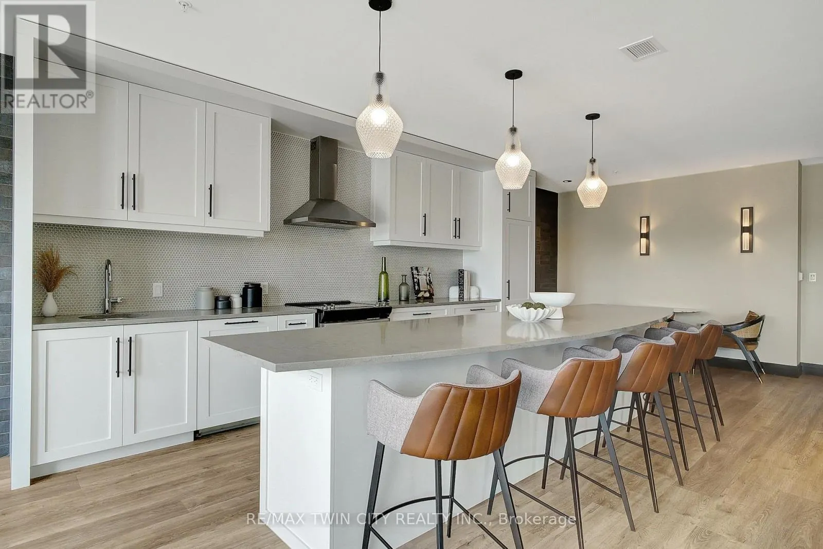 1712 - 50 GRAND AVENUE S