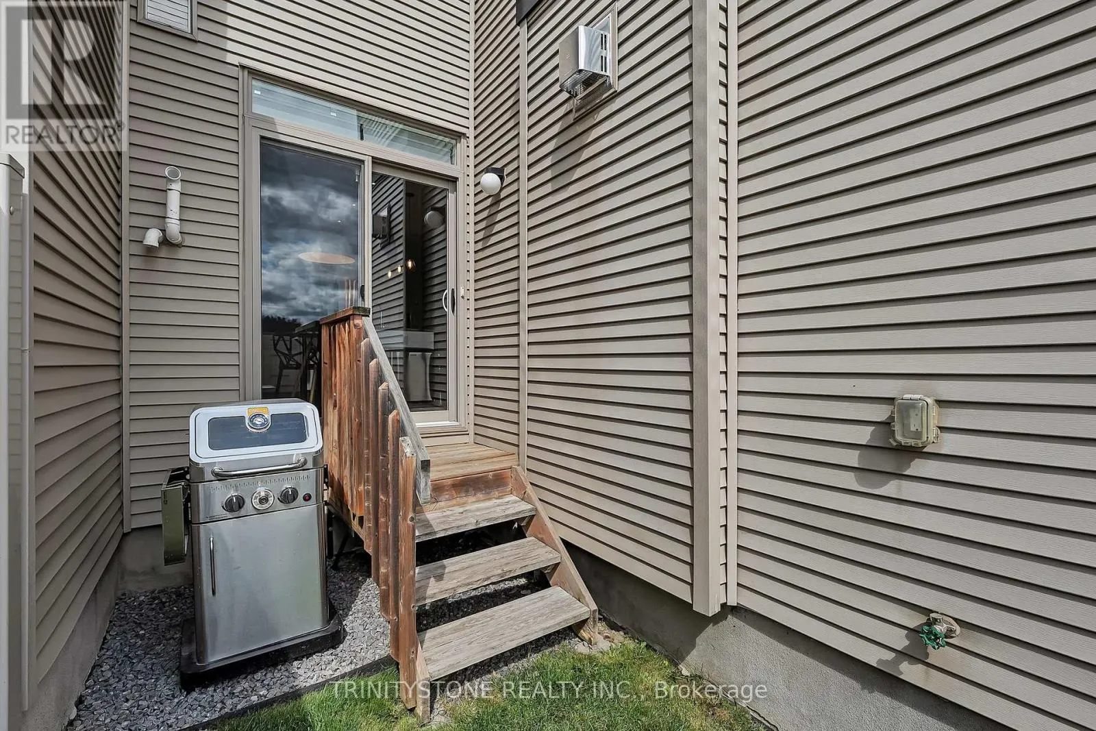 127 SHINNY AVENUE