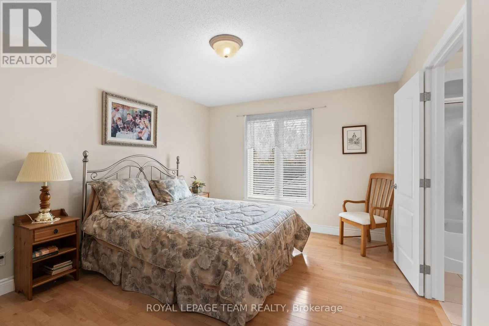 6005 EARLSCOURT CRESCENT