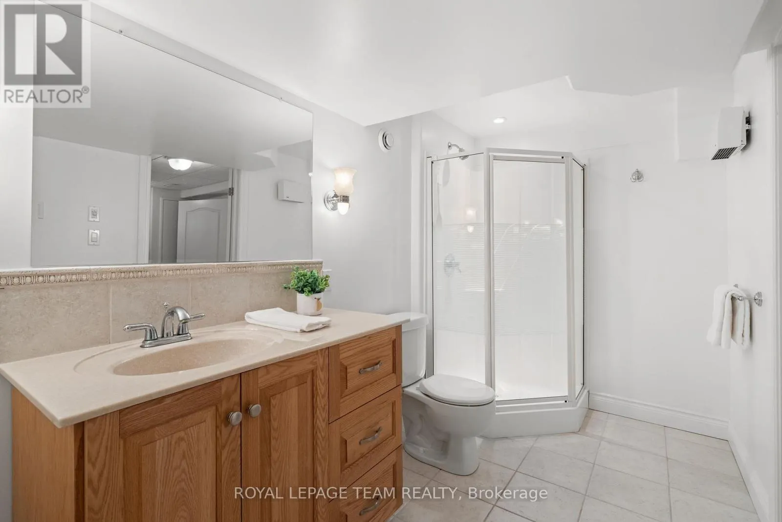 6005 EARLSCOURT CRESCENT