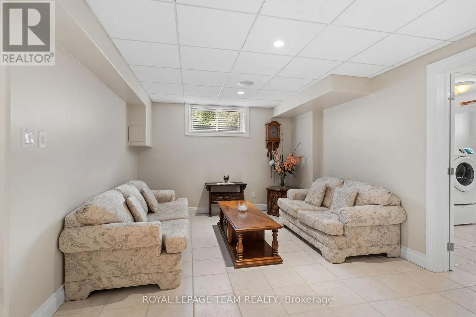 6005 EARLSCOURT CRESCENT