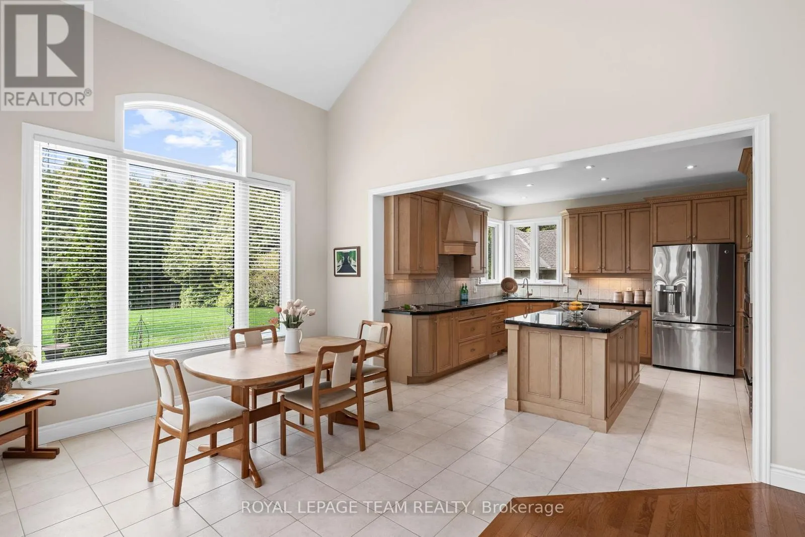 6005 EARLSCOURT CRESCENT
