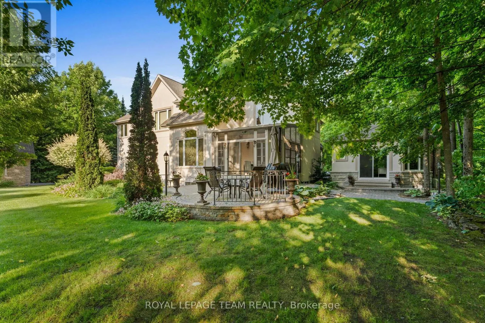 6005 EARLSCOURT CRESCENT