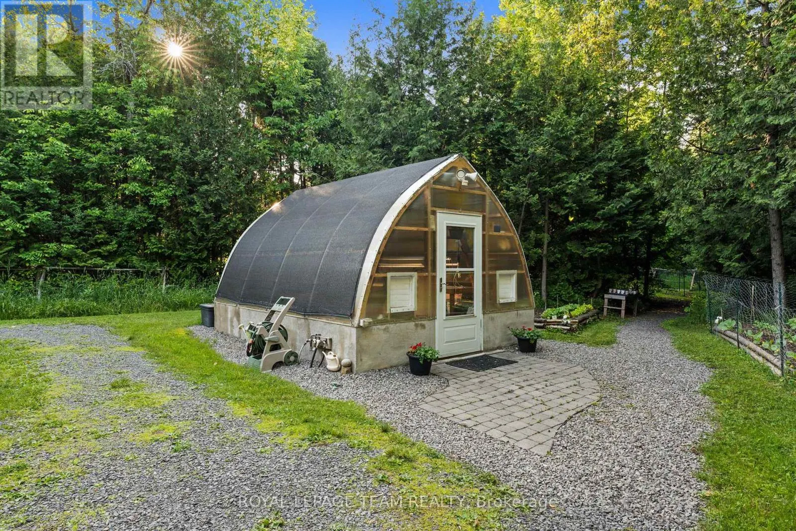 6005 EARLSCOURT CRESCENT