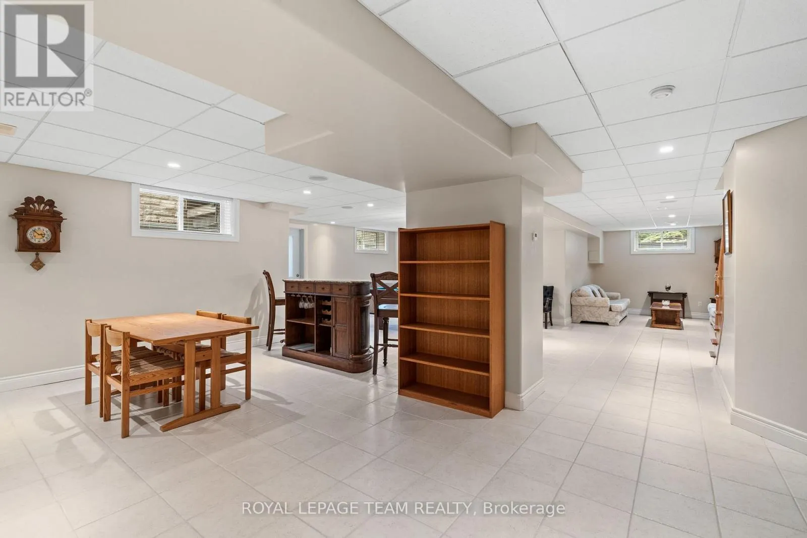 6005 EARLSCOURT CRESCENT