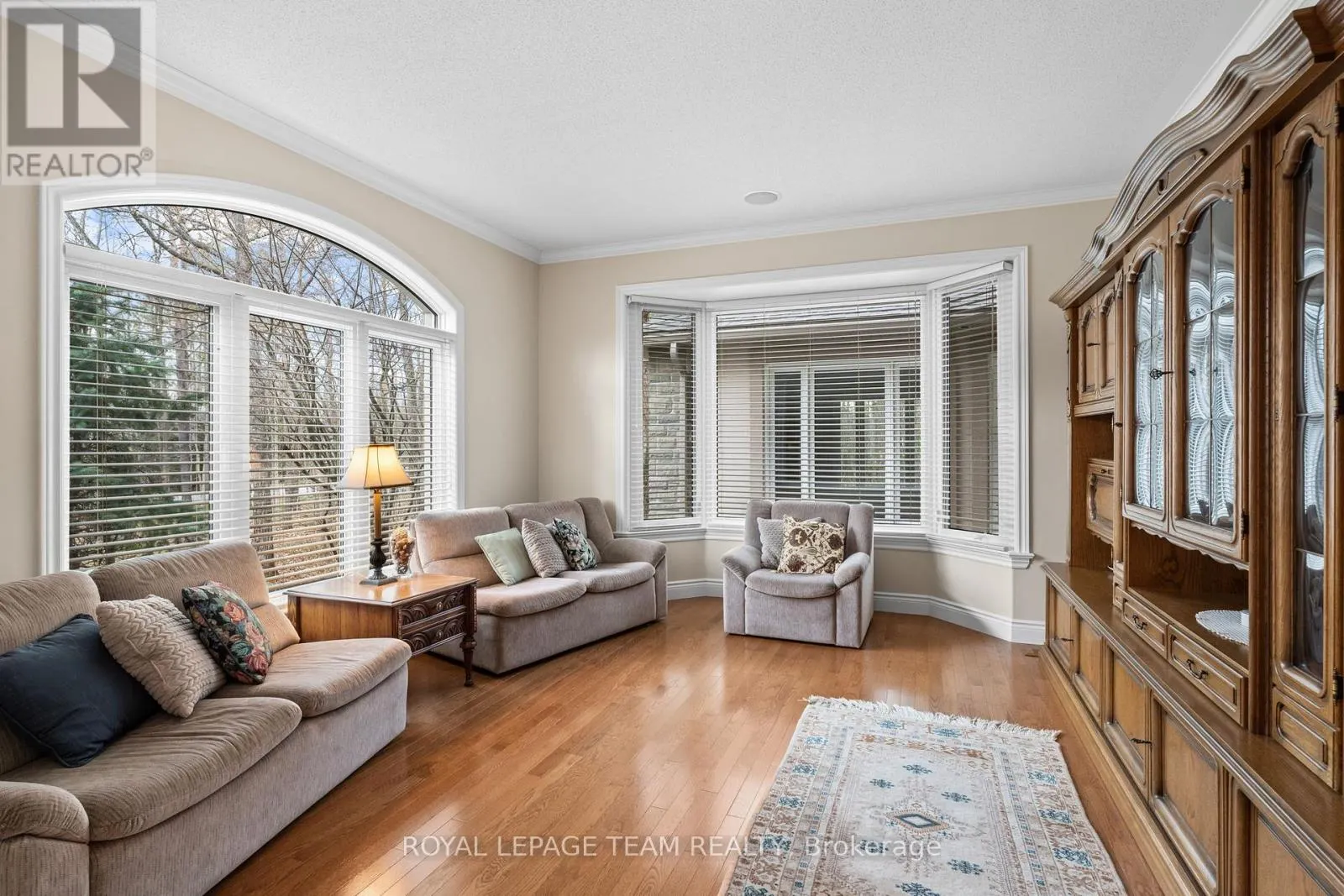 6005 EARLSCOURT CRESCENT