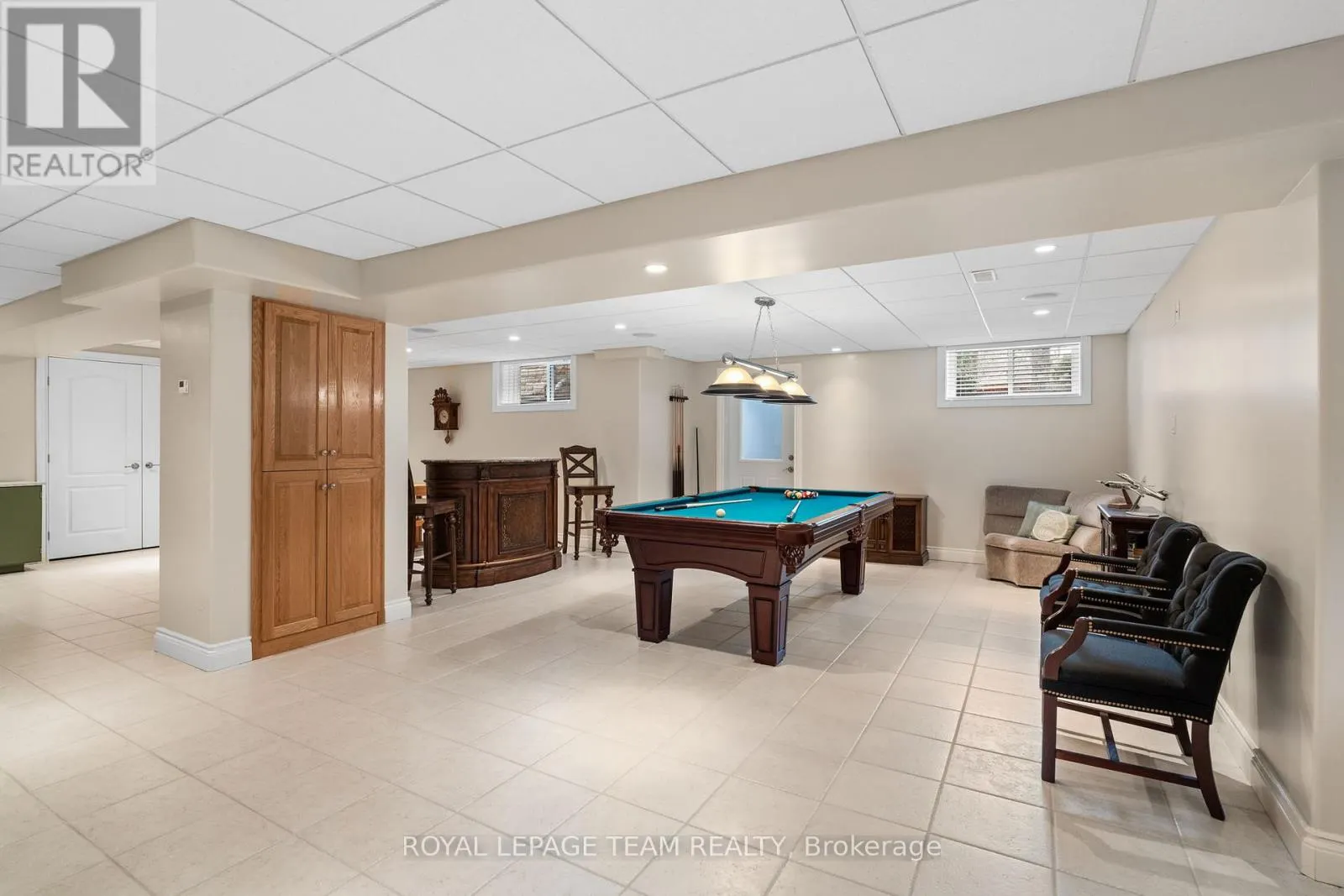 6005 EARLSCOURT CRESCENT