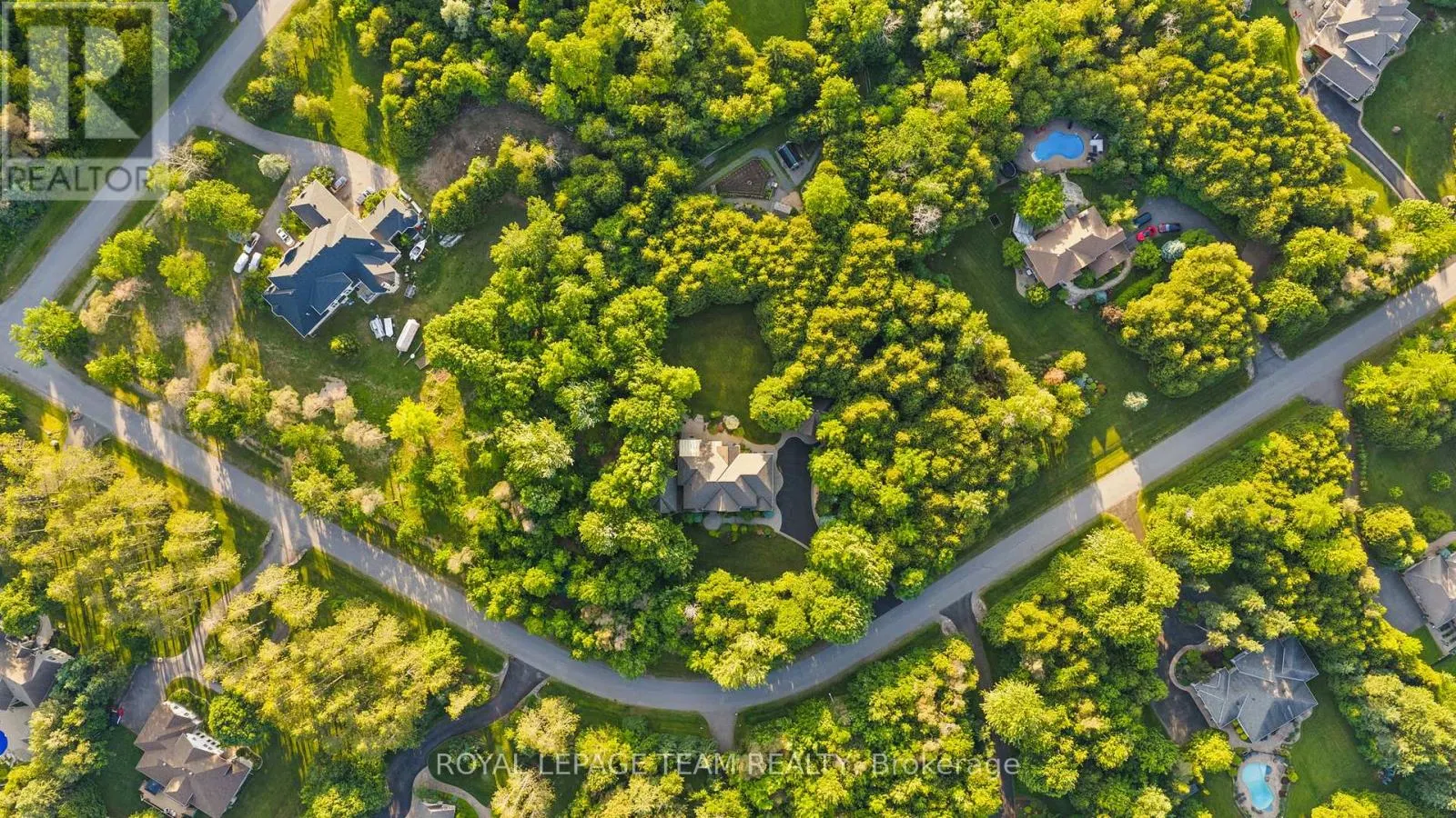 6005 EARLSCOURT CRESCENT