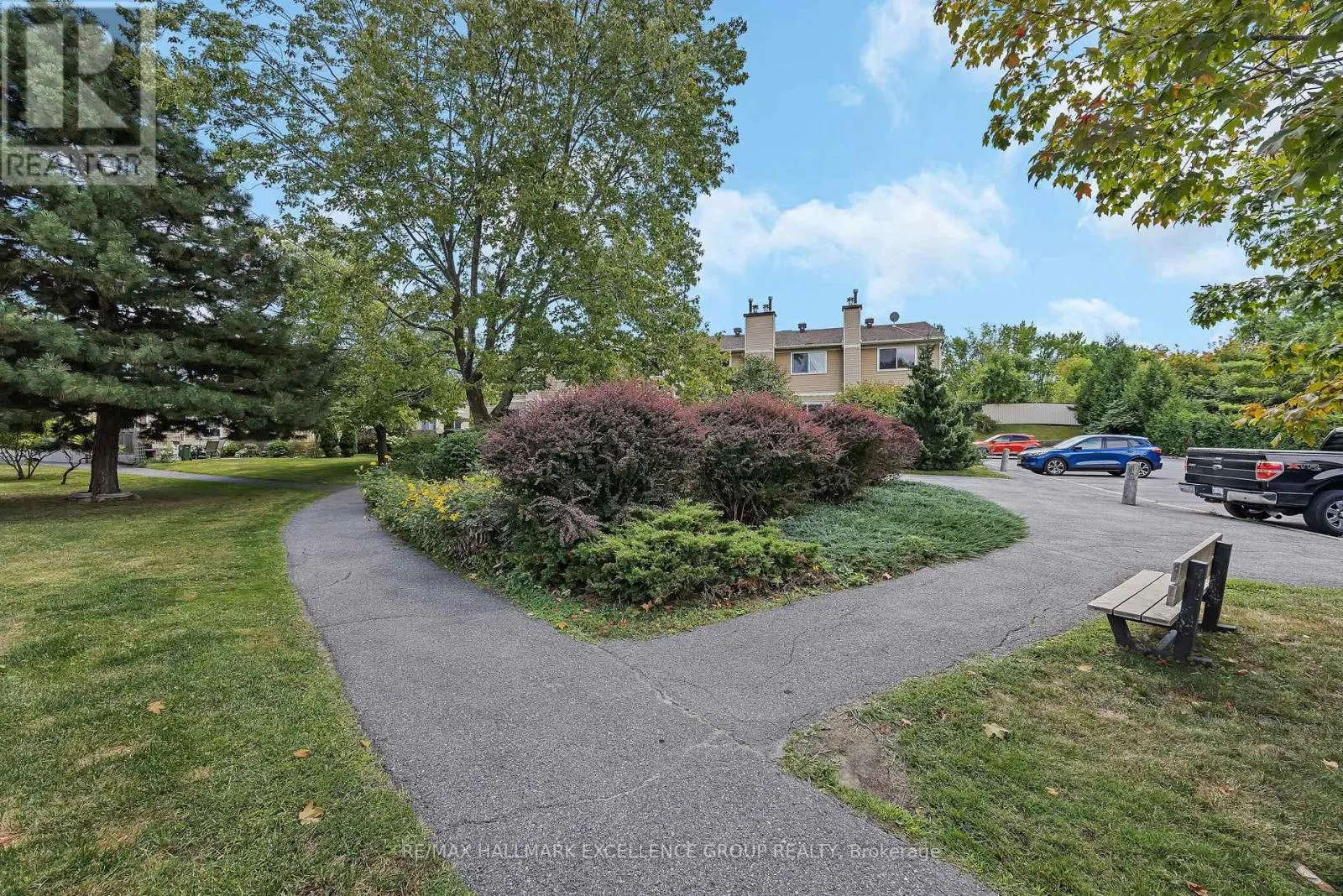 102F VALLEY STREAM DRIVE