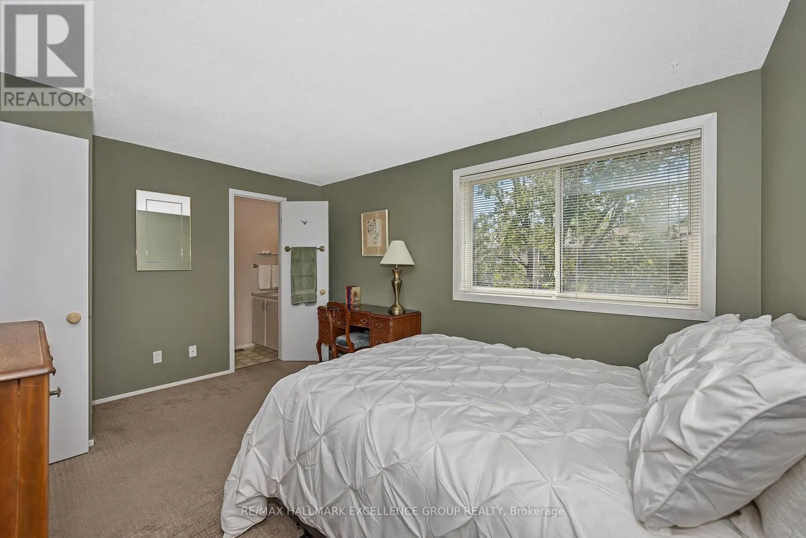 102F VALLEY STREAM DRIVE