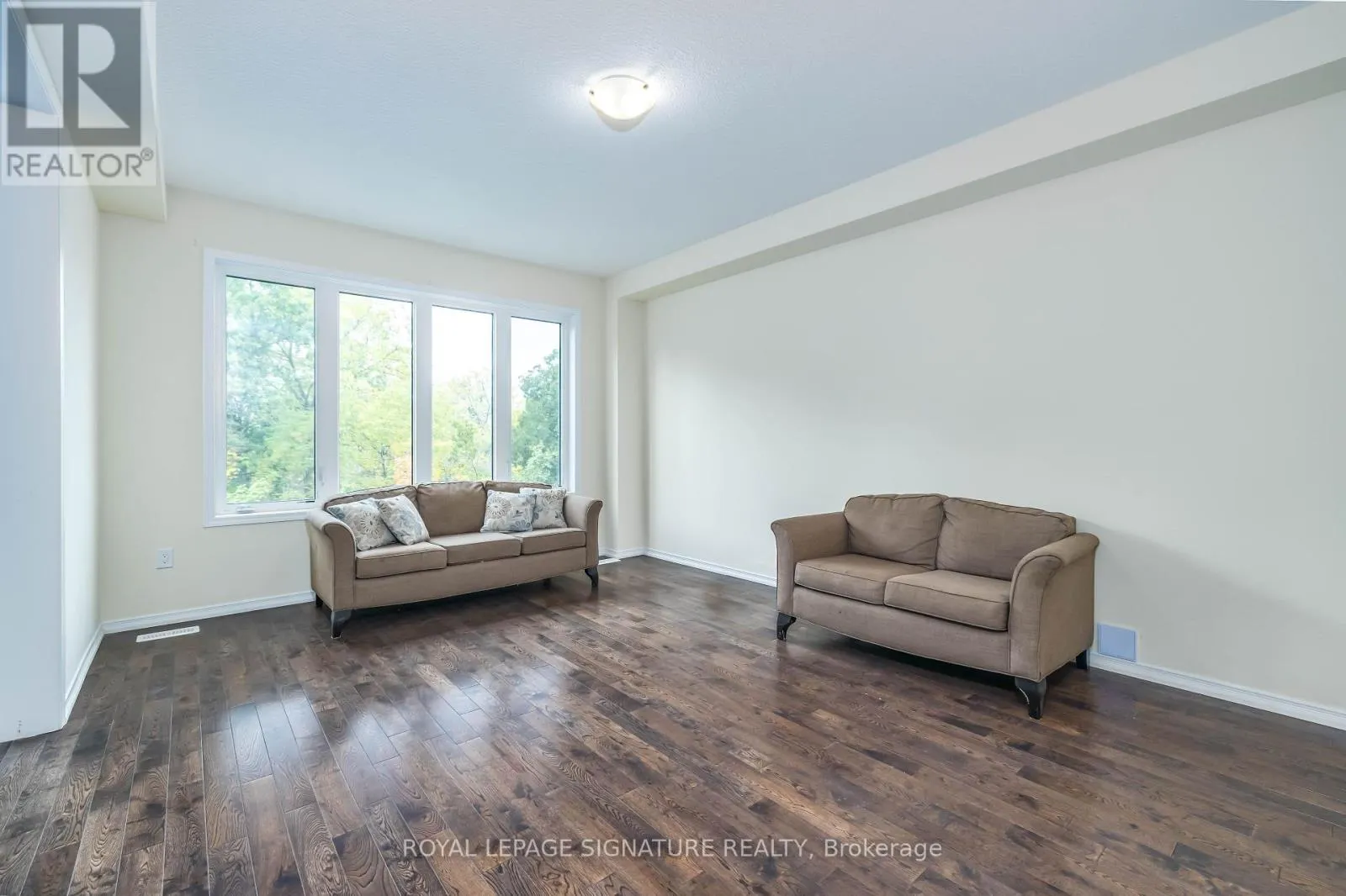 11 FLEMING CRESCENT