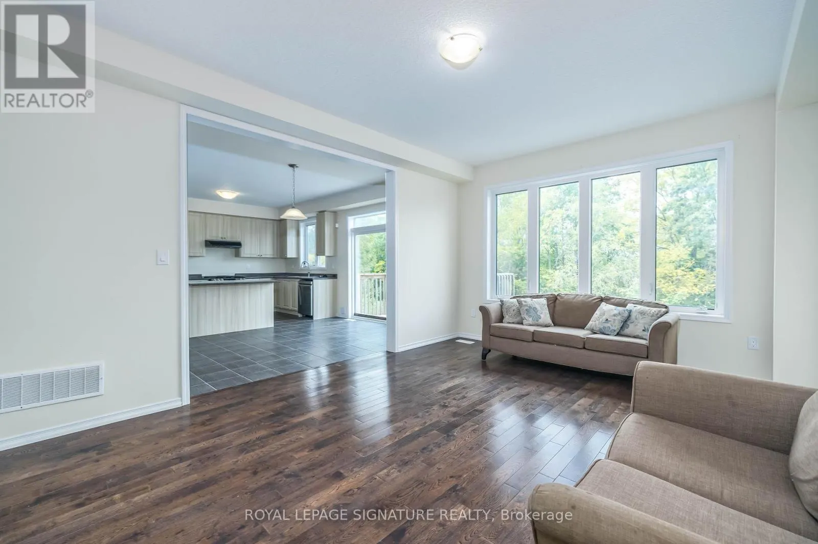 11 FLEMING CRESCENT