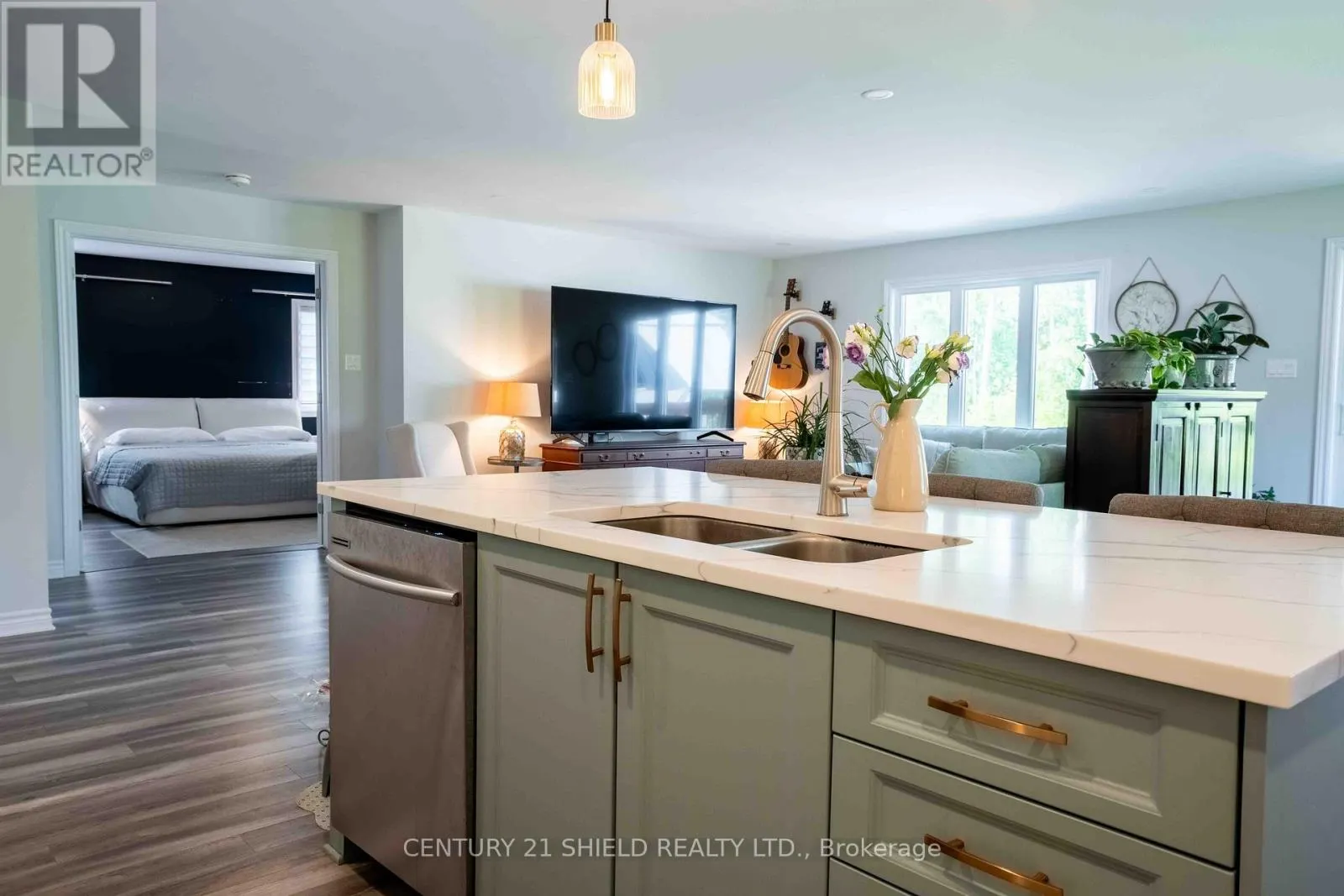 1108 NICOLAS DRIVE W