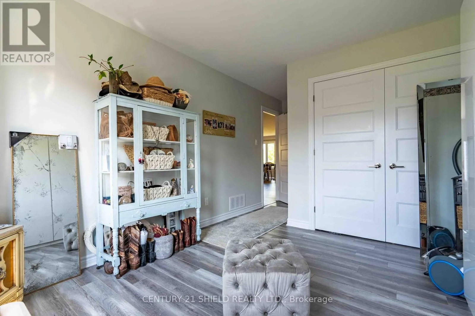 1108 NICOLAS DRIVE W