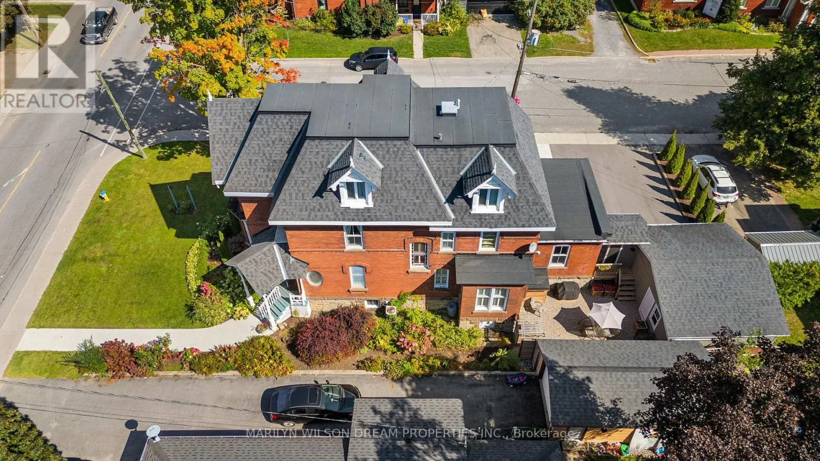 24 LAKE AVENUE W