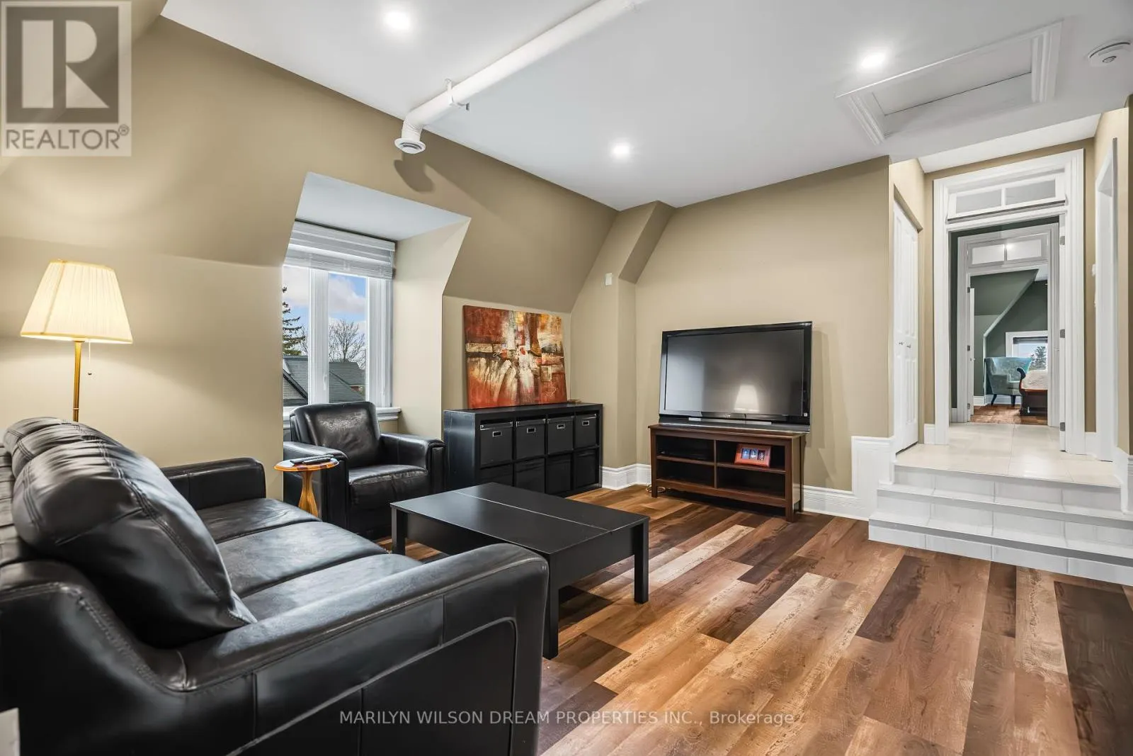 24 LAKE AVENUE W