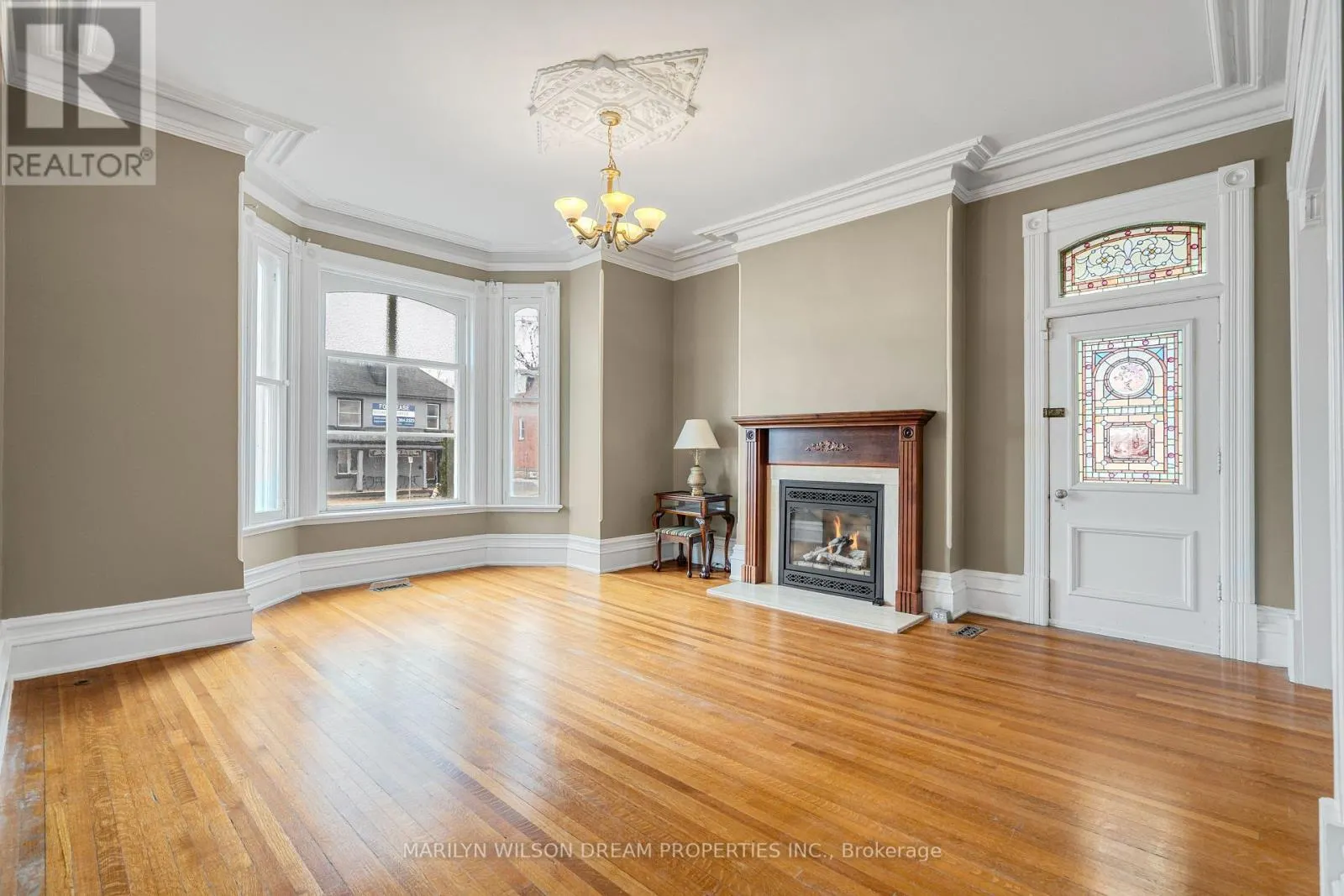 24 LAKE AVENUE W