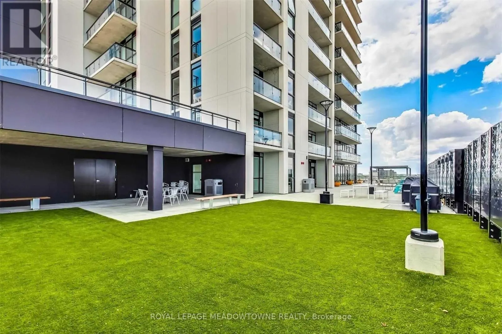 1206 - 60 CHARLES STREET W