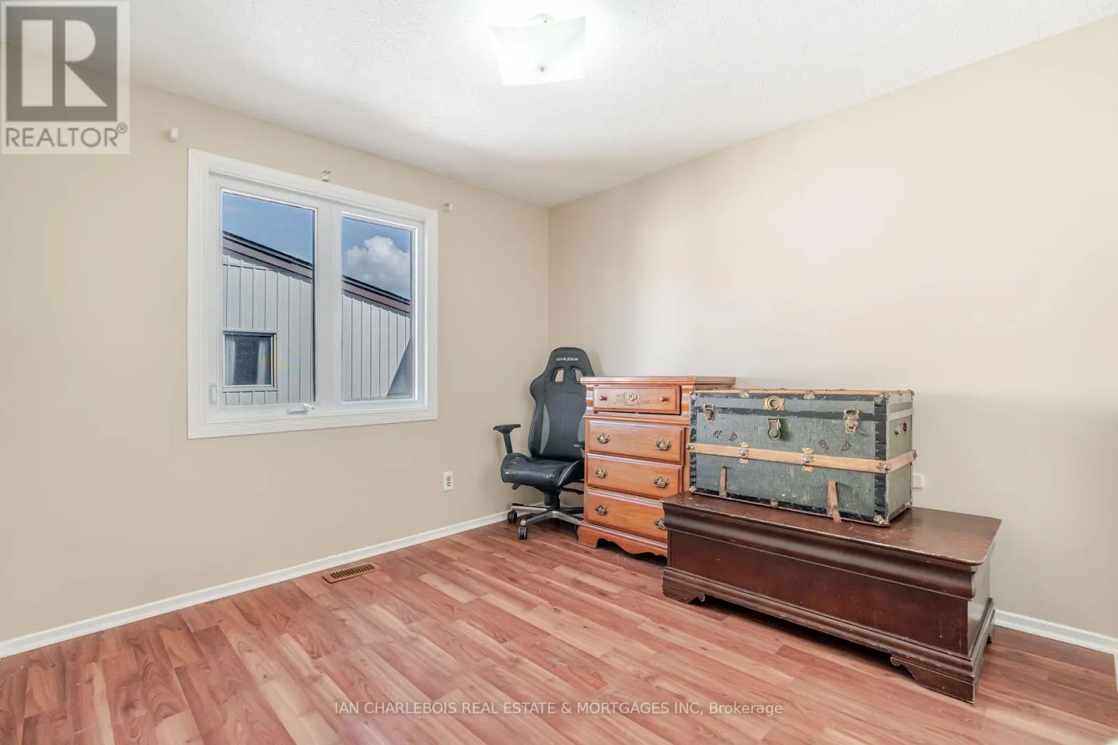 31 - 837 EASTVALE DRIVE