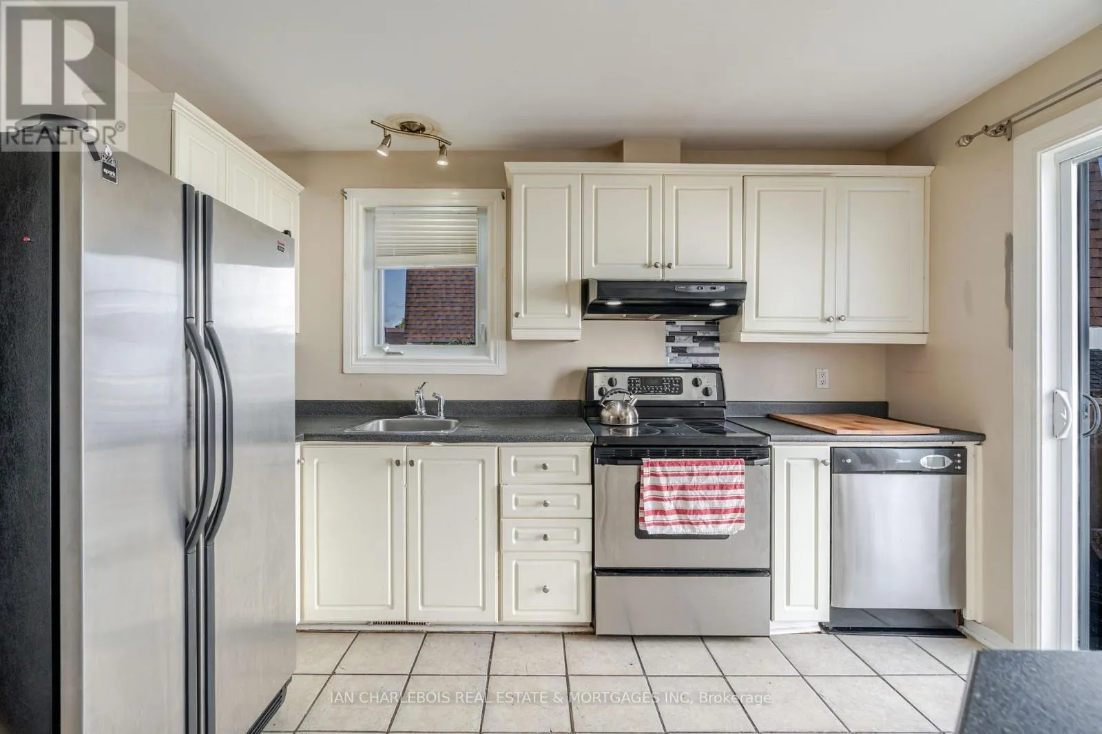 31 - 837 EASTVALE DRIVE