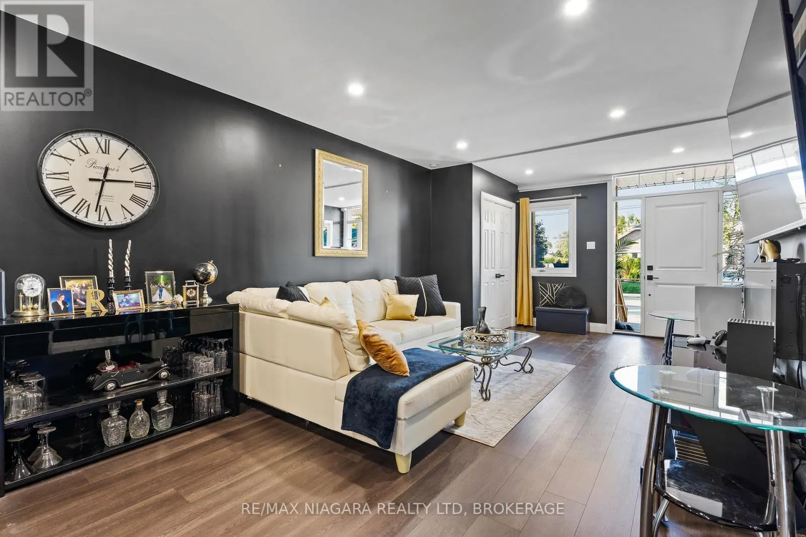 5 CADY STREET