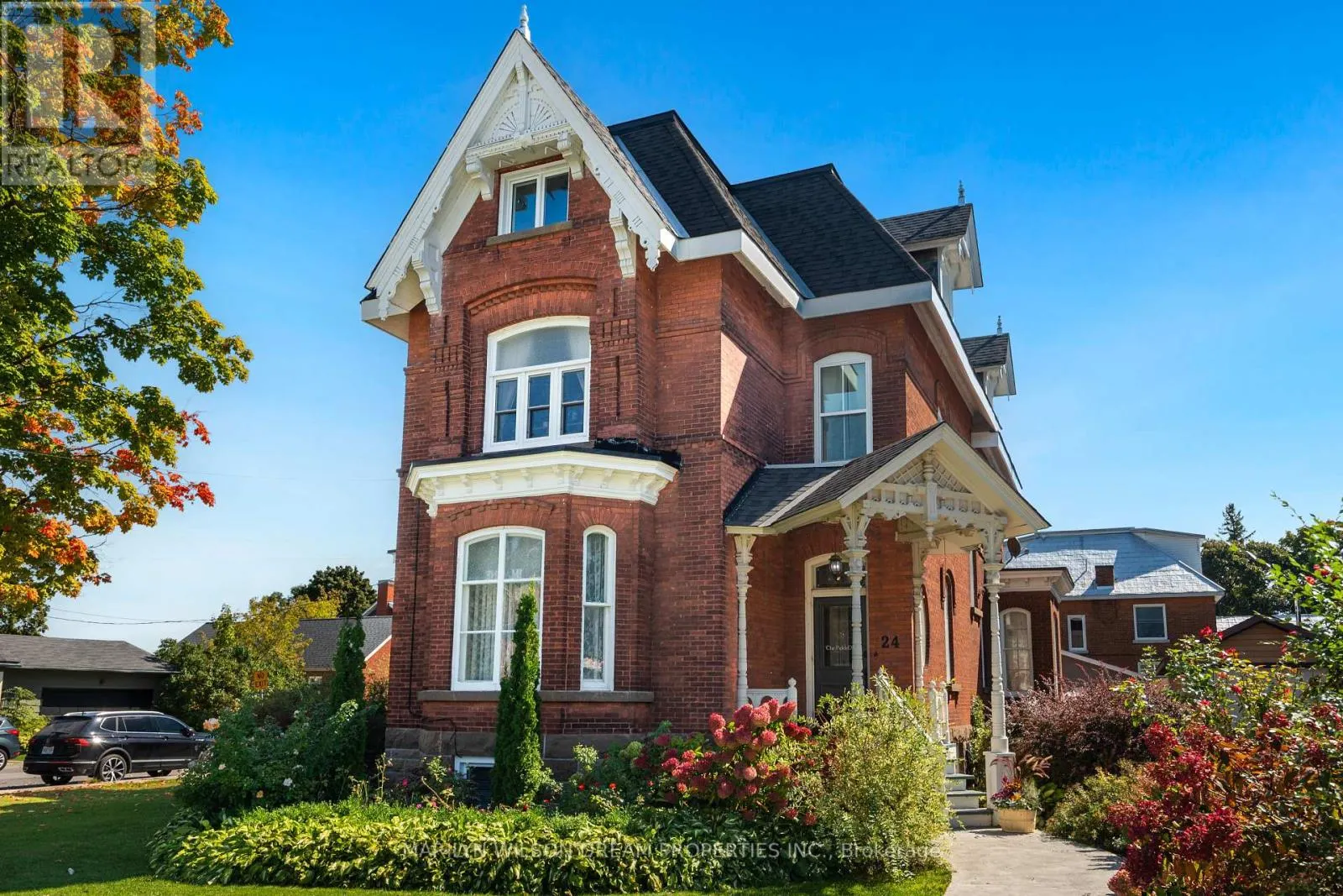 24 LAKE AVENUE W