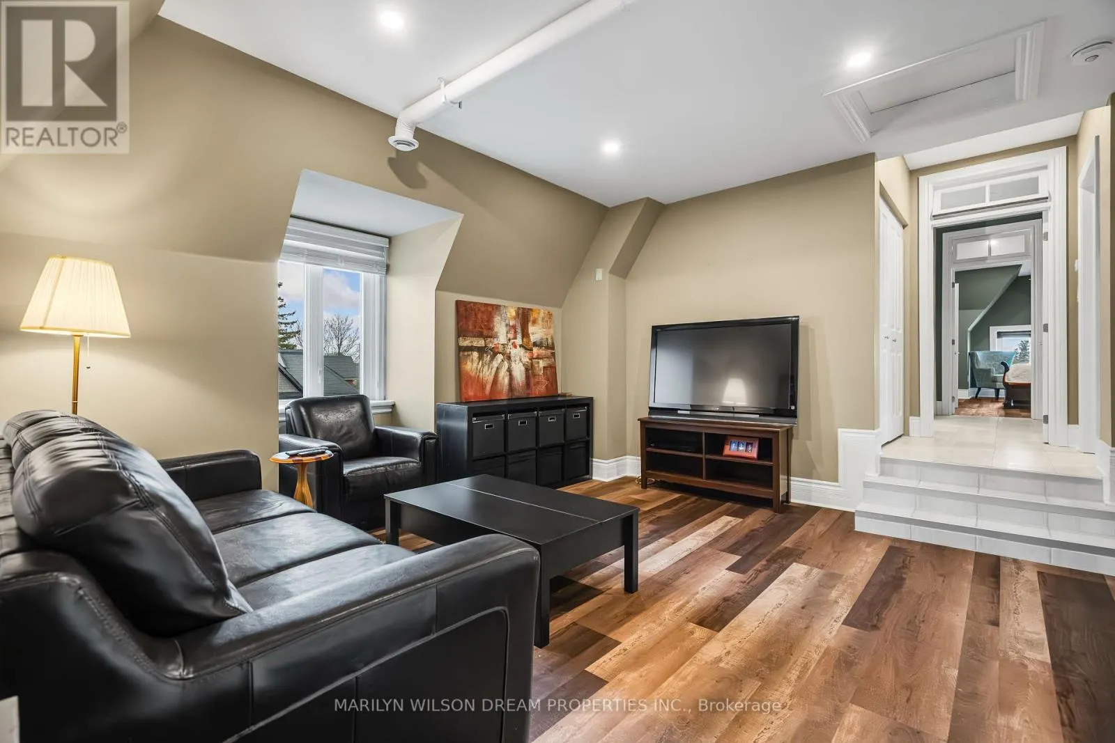 24 LAKE AVENUE W
