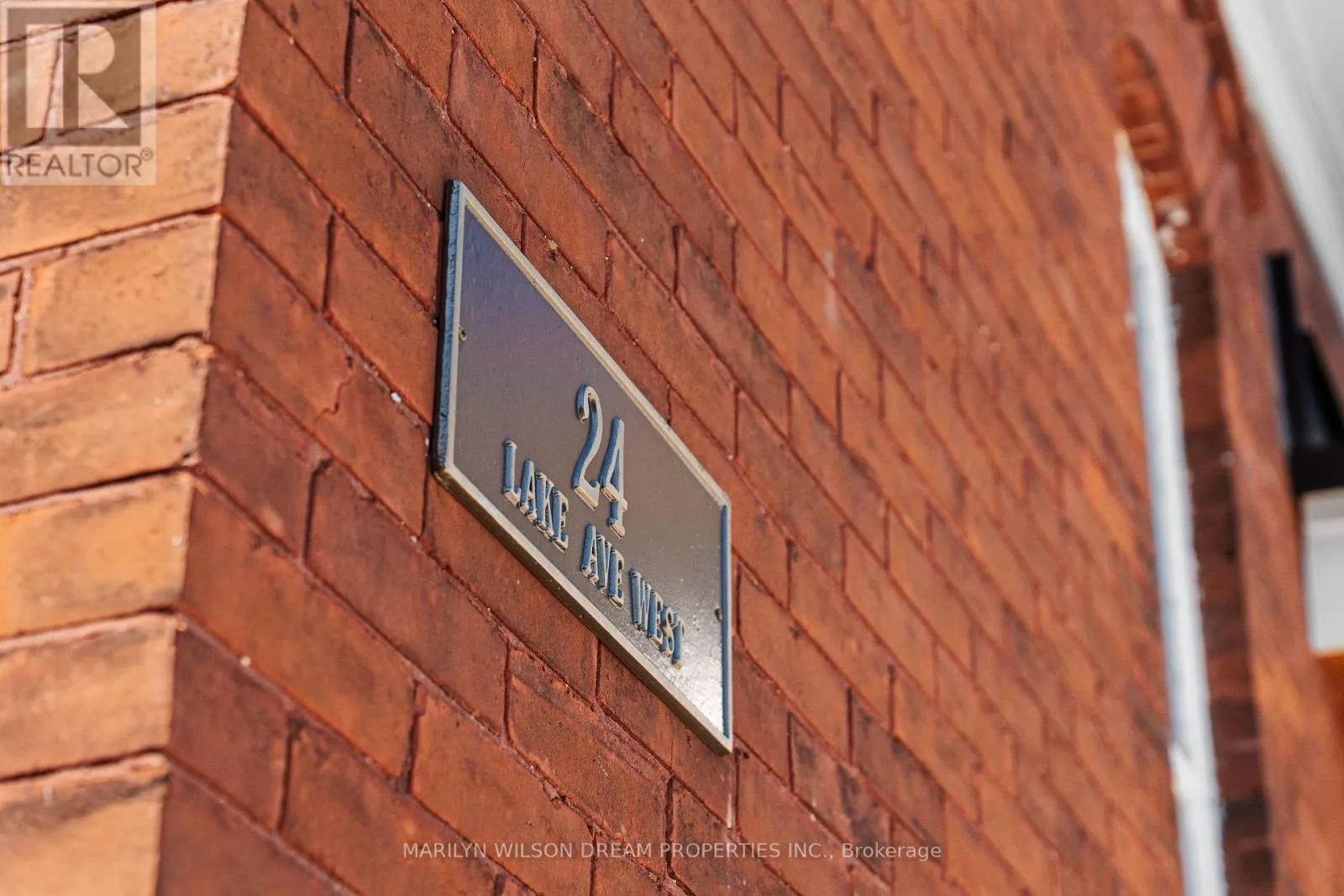 24 LAKE AVENUE W