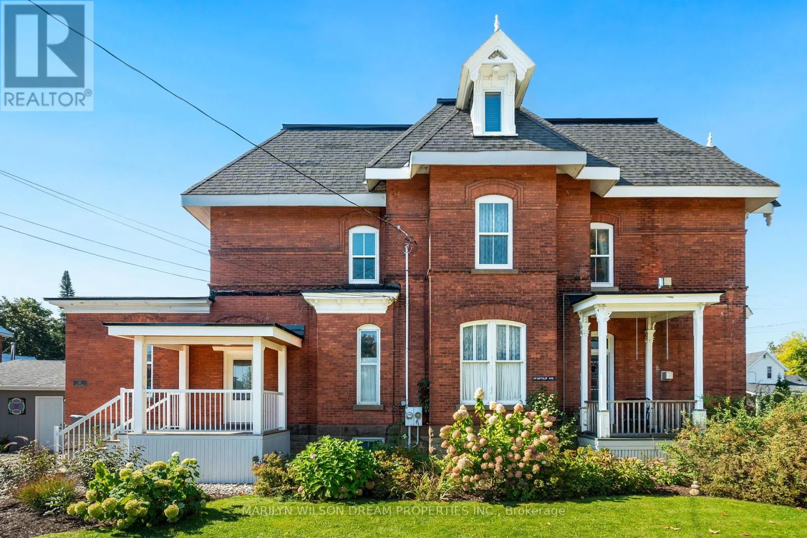 24 LAKE AVENUE W