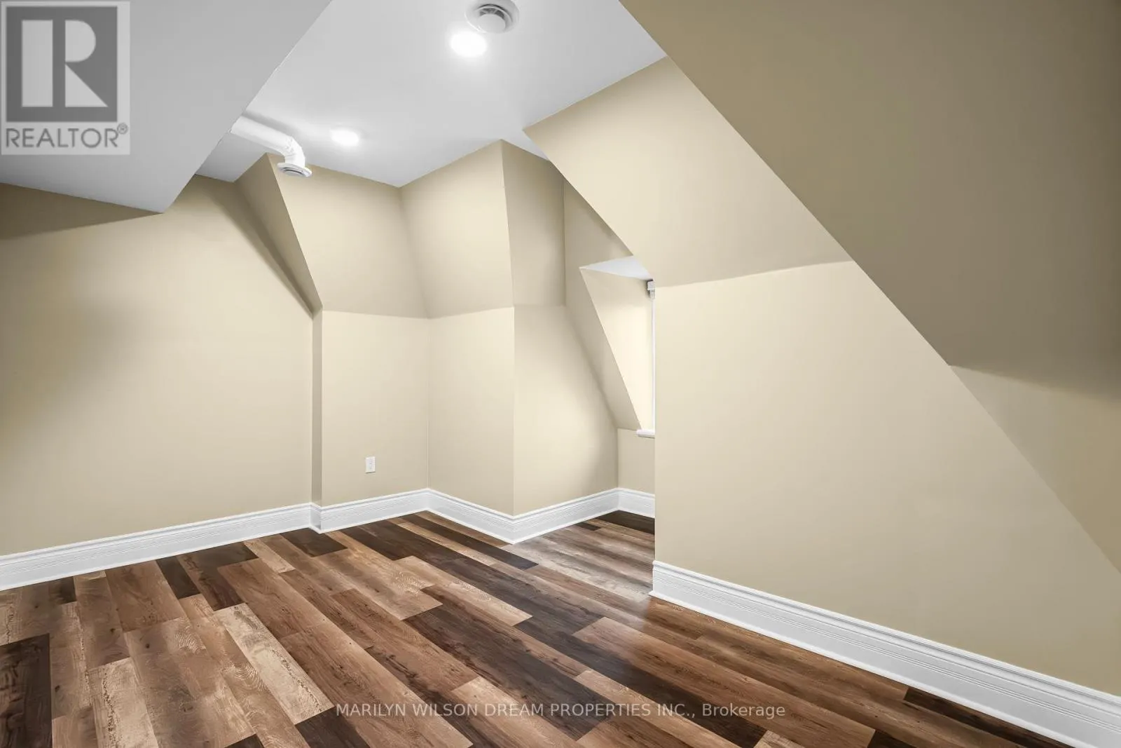 24 LAKE AVENUE W