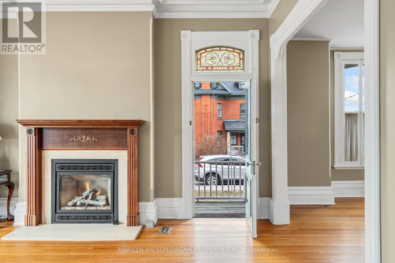 24 LAKE AVENUE W